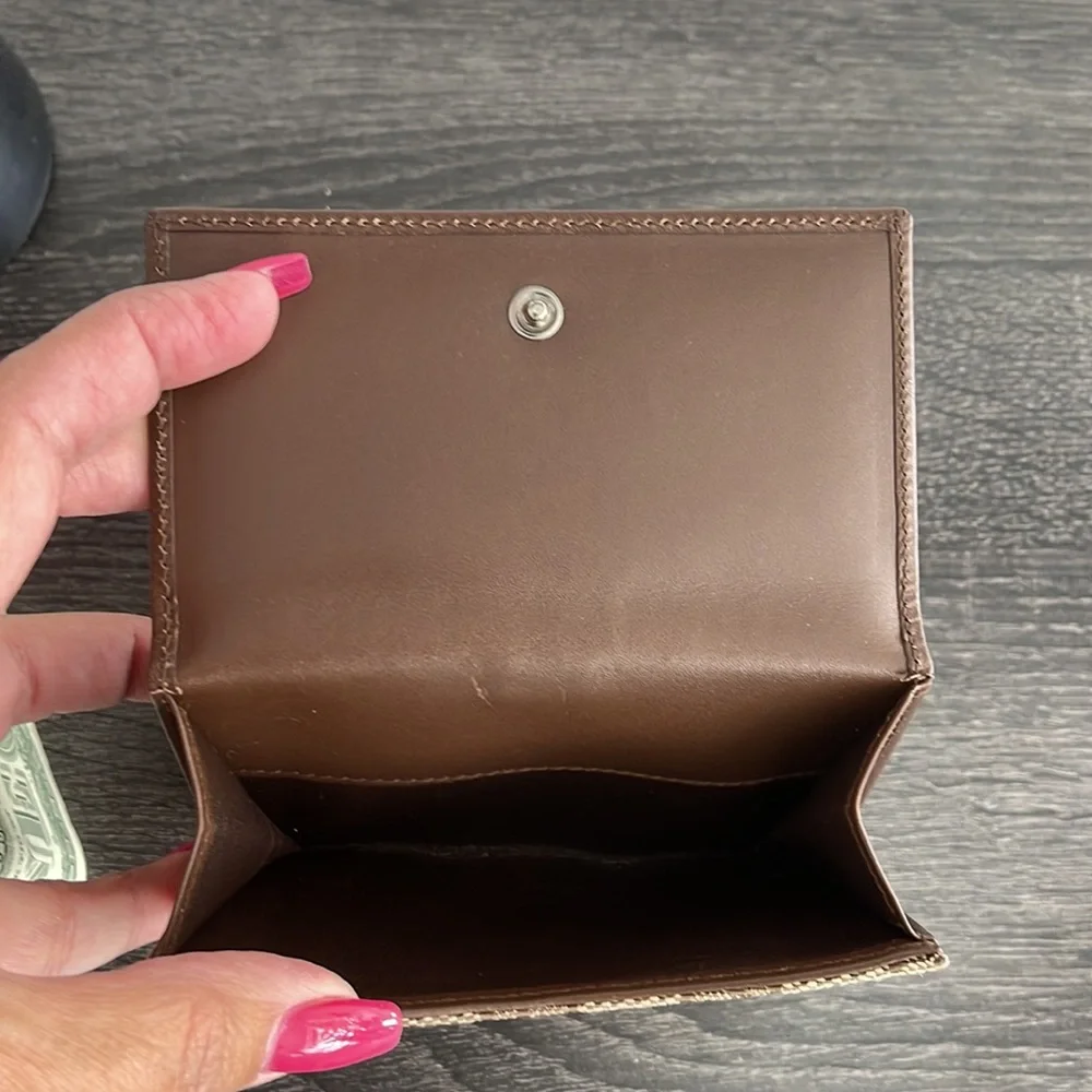 Gucci authentic Leather/ Canvas in great condition Wallet, silver hardware. - Picture 9 of 9